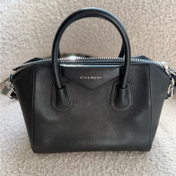 Givenchy Handbags - Givenchy Black Leather Medium Antigona Handbag